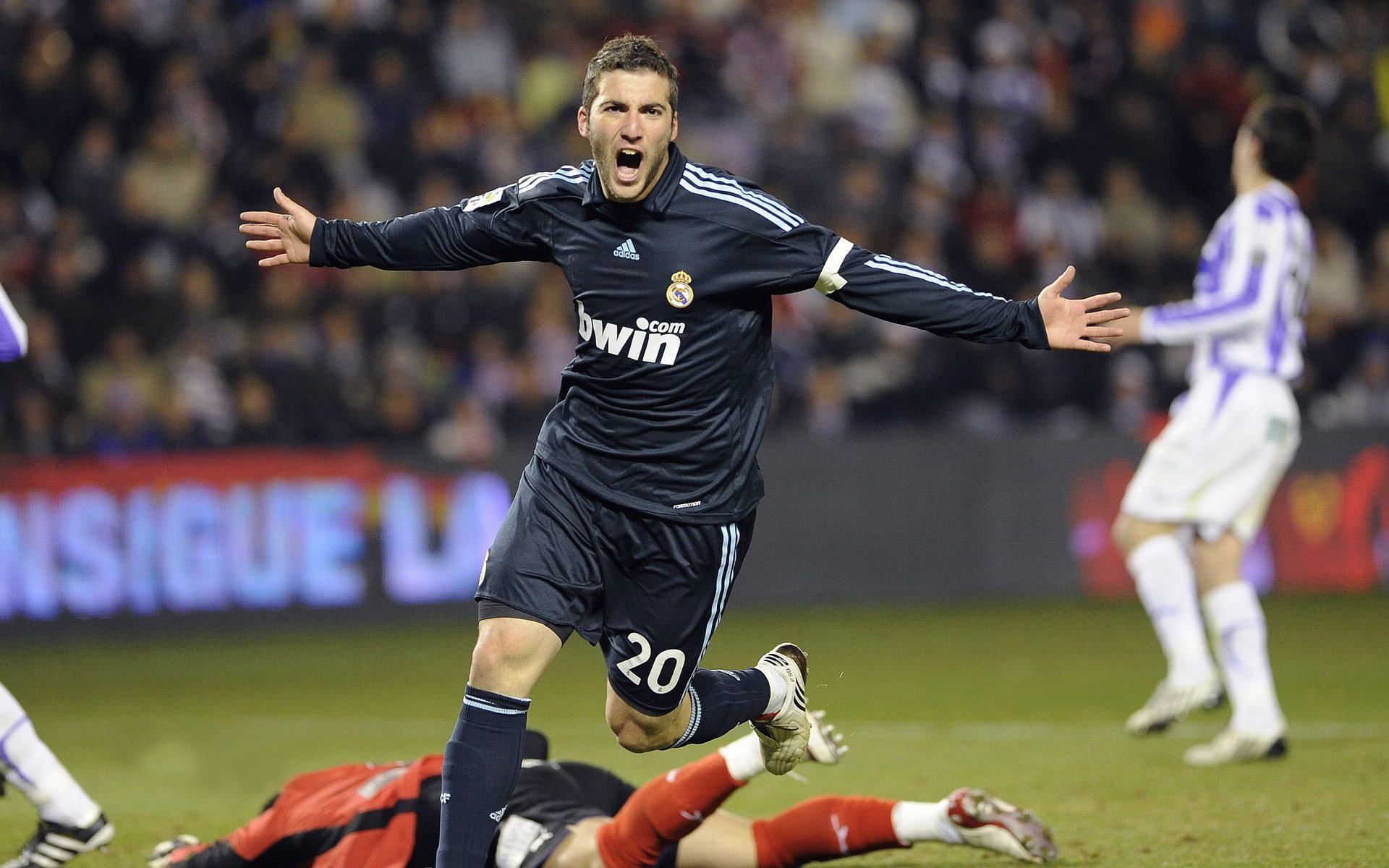 意甲联赛中多场激烈“生死战”引发热议，意甲联赛全场